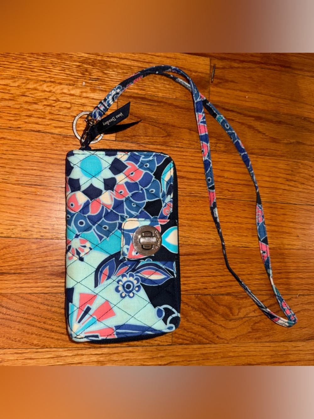 Vera Bradley Smartphone Wristlet Wallet Lotus Flower Swirl pattern